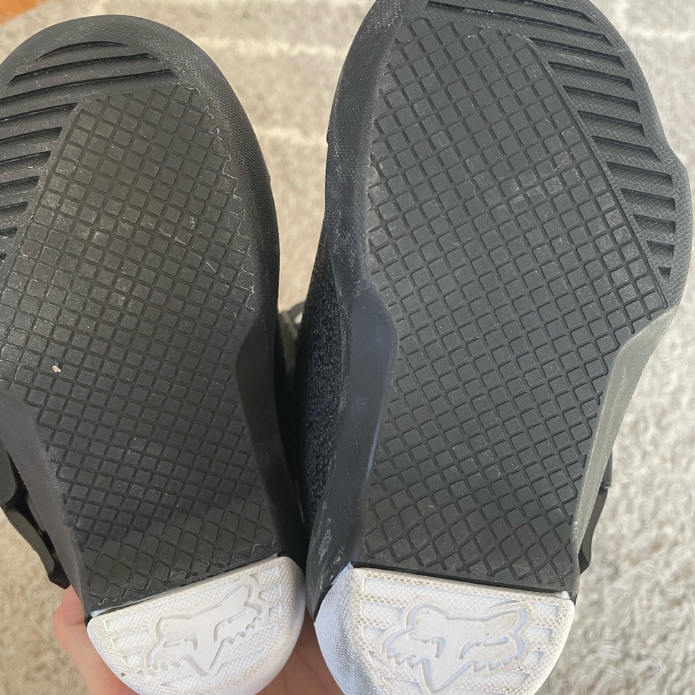 NWOT worn around house. Some scuffing as they are meant for dirt biking.